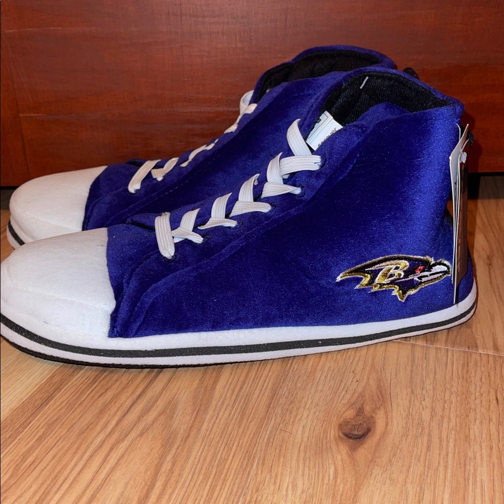 Forever Collectibles Ravens high top slippers